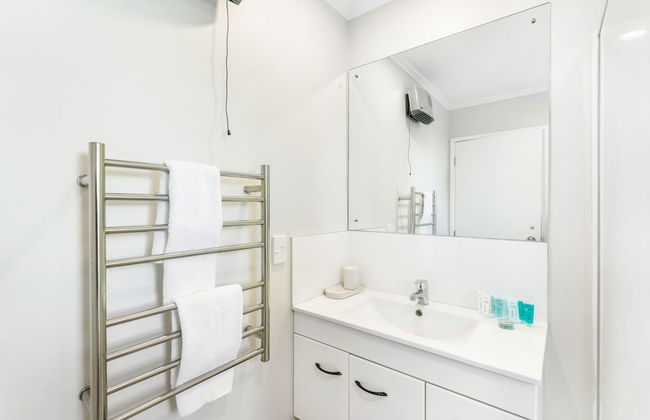 A Home away from Home - Netflix -Parking - Foto 37