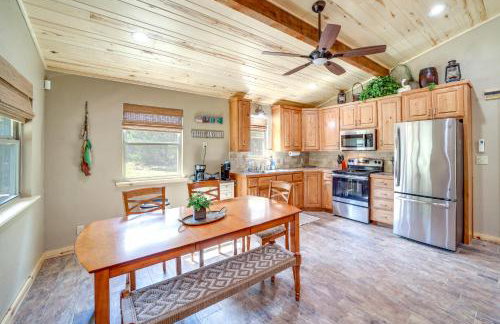 Clayton Cabin with Wraparound Deck Steps to Lake! - Foto 6