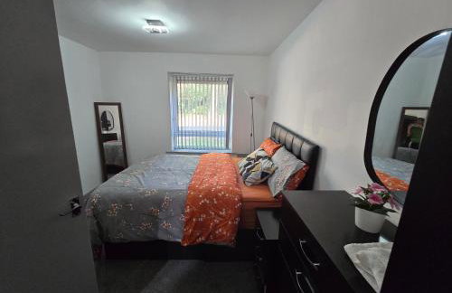 Lovely 3 Bed Ground Floor Apartment Near QE Hospital Harborne Birmingham New - Photo 7