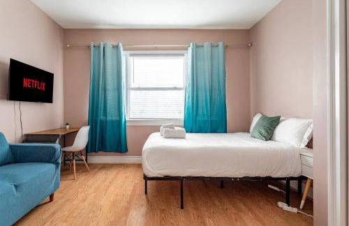 City Outside Serenity Inside: 2B1B NYC - 40 Min - Photo 13