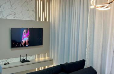 Ap completo a 900m da Vila Germânica com Piscina, Academia, Wi-Fi, Ar, Garagem e Tv no quarto - Foto 5