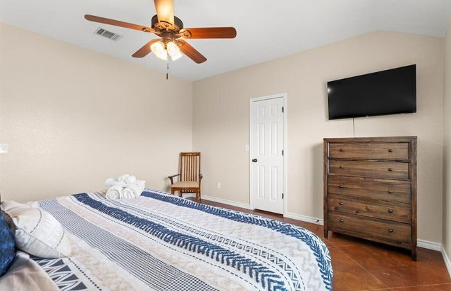 Spacious 3BR Home in Amazing Location - Photo 25