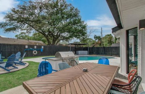 Spring Branch Paradise 4-BD Backyard Pool Oasis - Foto 34