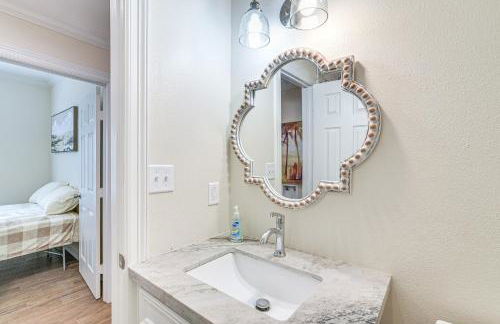 Walk to Beach and Moody Mansion Galveston Home! - Foto 17