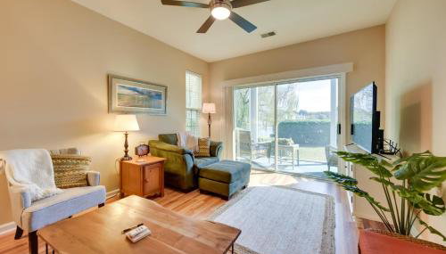 Pond Views and Community Perks Sunset Beach Condo! - Foto 5