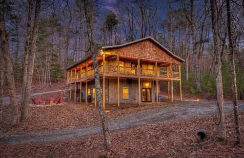 5-Star Cabin wHot Tub, Game Room, & Resort Perks! - Foto 1