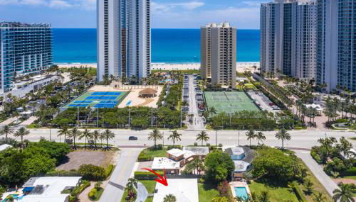 Across from Beach - Renovated Coastal Home, Gourmet Kitchen & Jetted Tub - by Maven Vacation Rentals - Foto 3