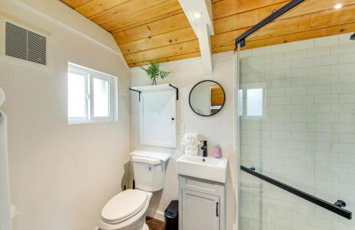 Steps to Sacheen Lake Cute Studio Cabin with Deck - Foto 14