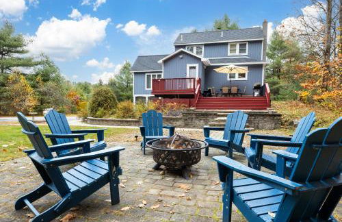 3BR Lake Luzerne Retreat with Game Room & Cozy Fire Pit - Foto 1