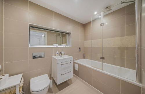 Riverside 1BR with Easy Transport 20min to City Centre - Photo 18