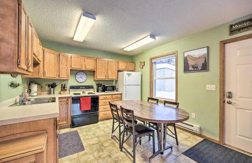 Wooded Danbury Cabin with Grill and Fire Pit! - Foto 6