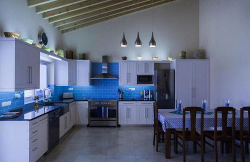 Surf Beach_Santa Barbara Secret Gardens - Photo 3