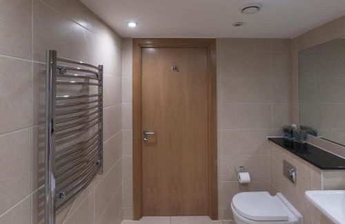 Zone 1 Modern 2 Bed 2 Bath Apt with outdoor space Hyde park - Foto 15