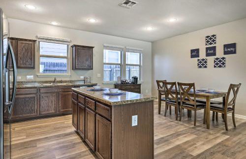 Family Home with Fenced Yard in Austin Suburbs! - Foto 10