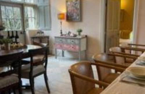 Tudor Romance- a historic manor house for holiday and corporate stays - Foto 30