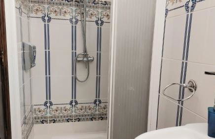 Apartment mit kleiner Innenhof-Terrasse im mediterranen Stil - Foto 10