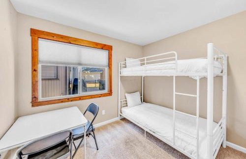 South Lake Retreat Deck Dock & Game Table - Foto 27