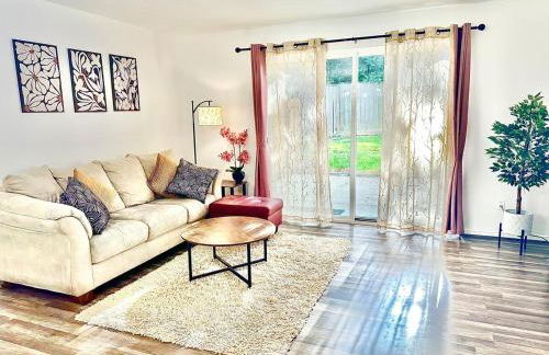 Stylish & Cozy Townhome Getaway in Lynnwood! - Foto 1