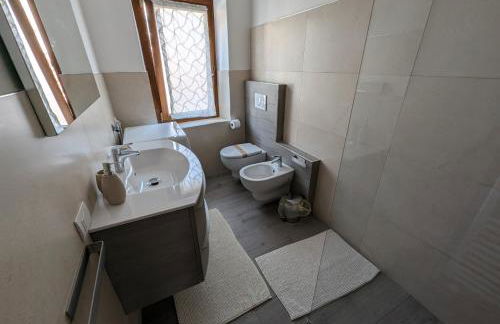 Spazioso e completo appartamento con 3 camere, 2 BAGNI, fino a 8 posti letto - Foto 17