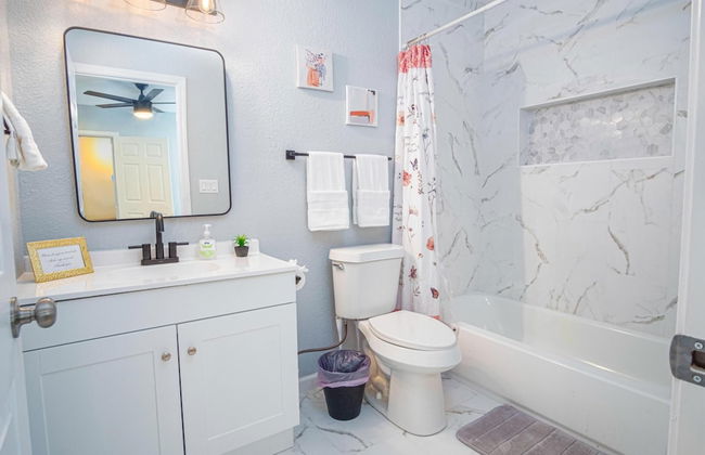 Charming 3BR 1BA Close to Vibrant Downtown - Foto 5