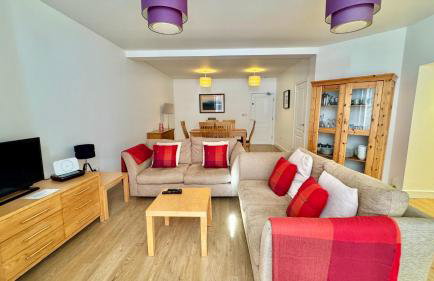 24 CLIFF APARTMENT-3 BED-GROUND FLOOR-SEA VIEWS - Photo 14