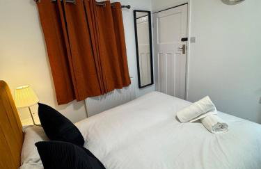 CityBuzz 4 Bedroom House in Nottingham Sleep 7 - Foto 8