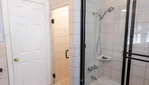 Tranquil Poolside Oasis with BBQ and Serene Ambiance - Foto 2