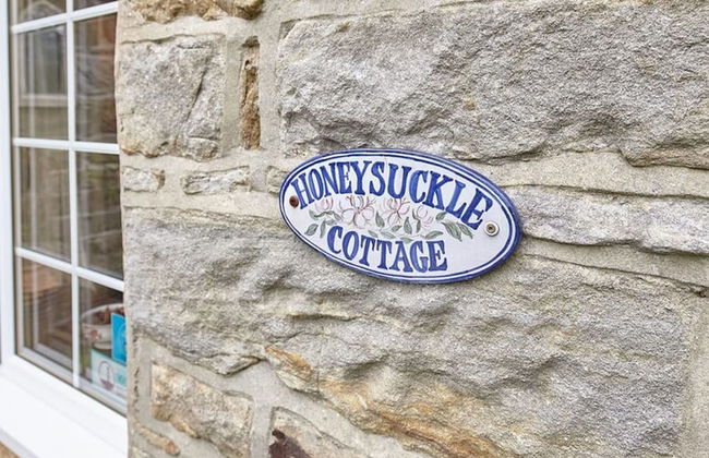 Host Stay Honeysuckle Cottage - Photo 13