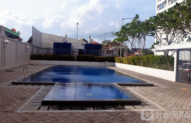 Homey And Cozy Studio Room Tifolia Apartment - Photo 13