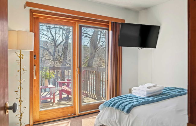 Pirate-themed Lakefront Home w/ Kayaks, Game Room, Views & Hidden Treasure Hunt - Foto 13