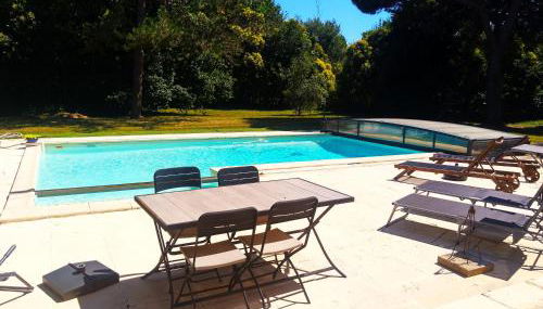 L'échappée du Canal - Piscine - Cheminée - Clim - Parking privé gratuit - 8 personnes - 3 chambres - Parc - Foto 5, sunbed, Garden view