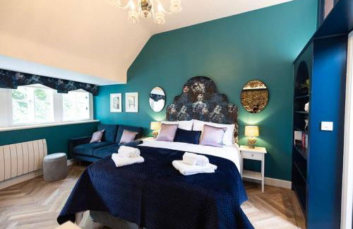 Central Medieval Grid Unique home with Gated parking - Foto 15