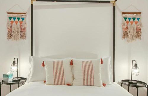 Elegant 2BR Apartment with In-Unit Laundry - Sheridan 102 - Photo 11