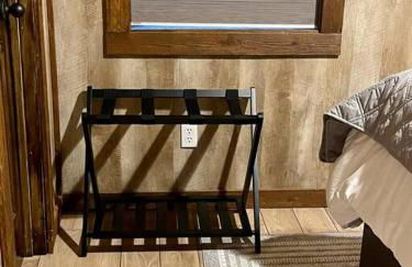 Rustic Chic Alabama Cabin w Loft Fire Pit Pet Friendly Fenced Yard Lake Guntersville - Lucky Lodge - Foto 19