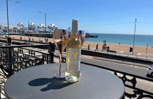 Beach from the Balcony, ensuite and private parking - Photo 37