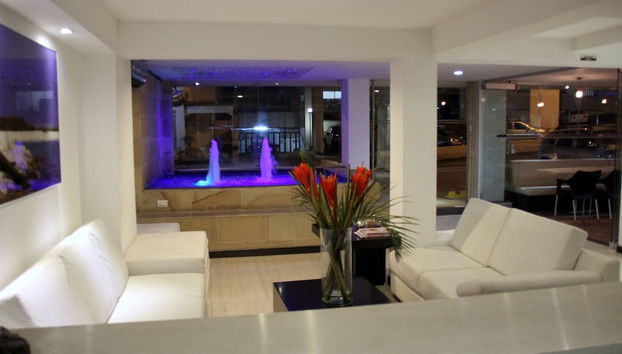 Coin salon dans le hall