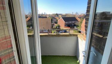 Bright, Spacious, modern Interior Decor 2 bedrooms Apartment with amazing views - Foto 2