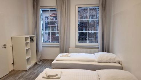 Tolstov House - 5 Room House with Terrace - 35 Min to Messe DUS - Foto 3, wardrobe