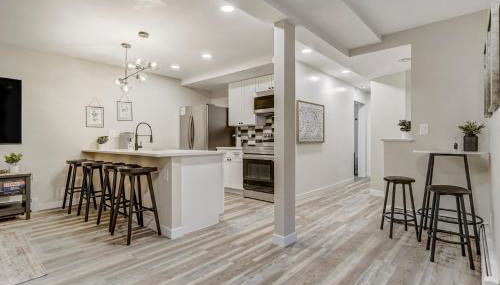 Lower Stone Lodge - Hot Tub - Game Room - Lower Unit - Photo 2