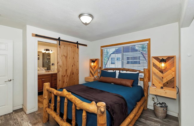 Bear Cub Cottage in Big Bear w/ HotTub & Firepit - Photo 9