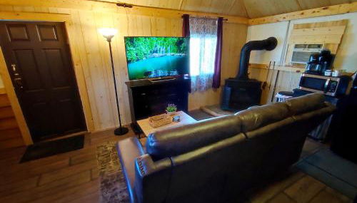 Wolf's Cabin-Walk to Downtown Noblesville - Foto 5