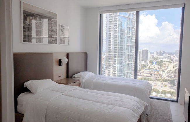 Luxurious Downtown Escape - Photo 14