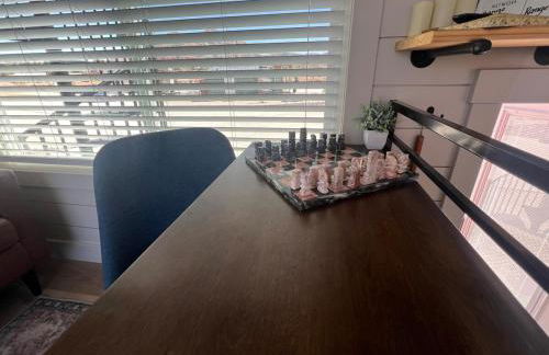 Access Zion & Bryce! Tiny Home with Rooftop Deck and Hot Tub - Foto 23