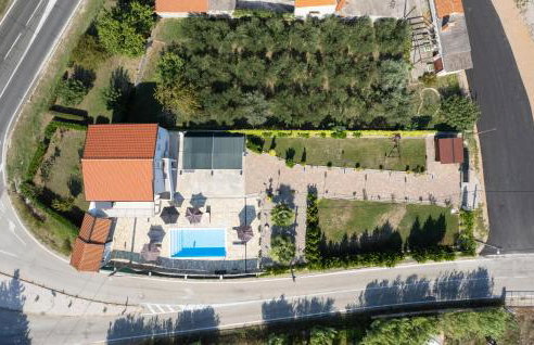 Four-Bedroom Holiday Home In Islam Latinski - Photo 16