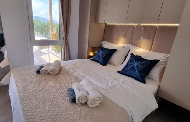 Blue Charm Mobile Home - Photo 1