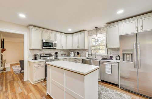 Comfort and Convenience! Home 3 Mi to Dtwn Wilson - Foto 1