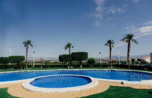 Stunning 2 bedroom apartment with Pool View - Photo 8