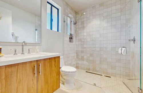 Stunning Modern Home with Mountain Views and Private Pool, Spa and Grill Dog ok - Foto 21