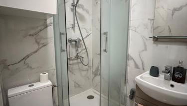 Ourasi - Hippodrome de Vincennes - Netflix - Foto 5, Shower