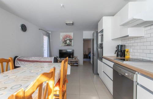 Le bélier 2nd étage avec balcon au centre ville d'Embrun climatisé - Photo 1